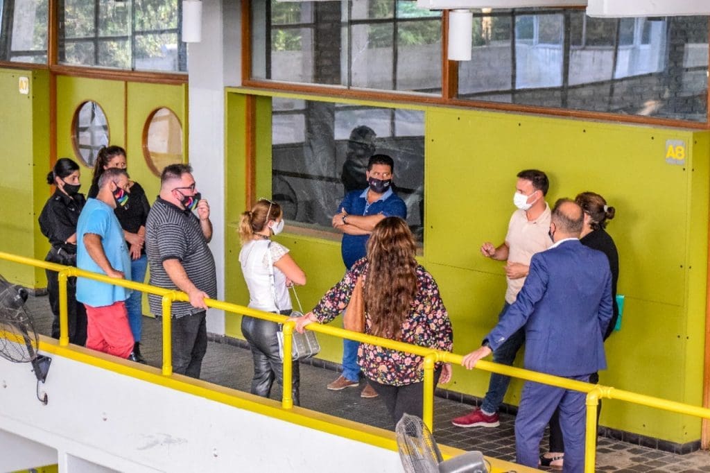 Melincué: El senador Enrico se suma al proyecto de recambio de techos en la escuela secundaria Melincué: El senador Enrico se suma al proyecto de recambio de techos en la escuela secundaria