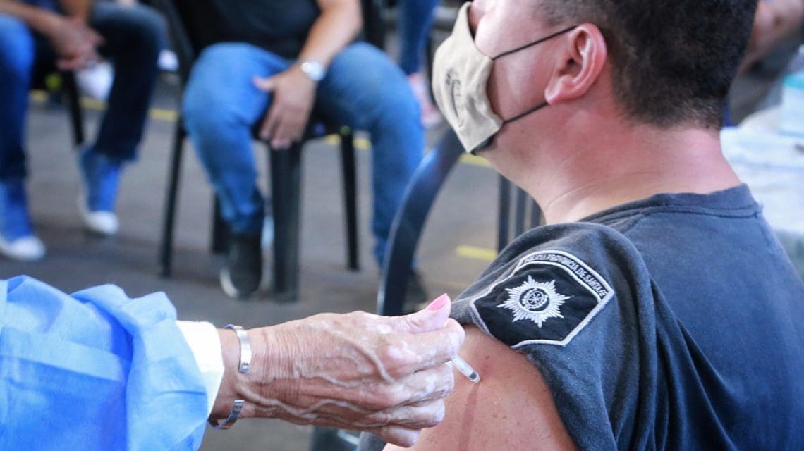 Si una persona que tuvo Covid-19 es vacunada, queda con inmunidad permanente