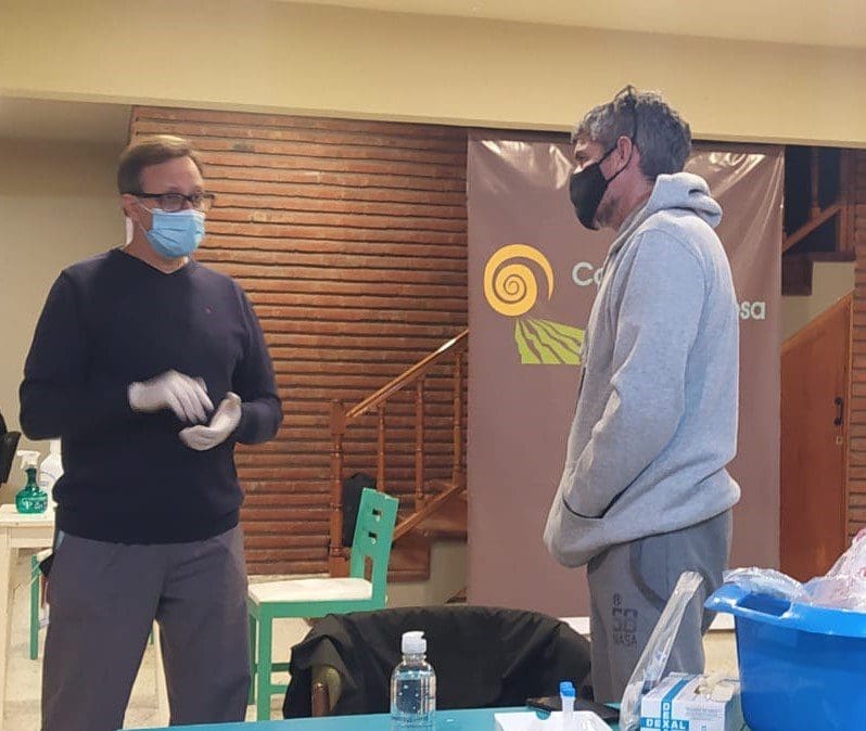 El presidente comunal de María Teresa responsabilizó al senador Enrico por la situación sanitaria de la región