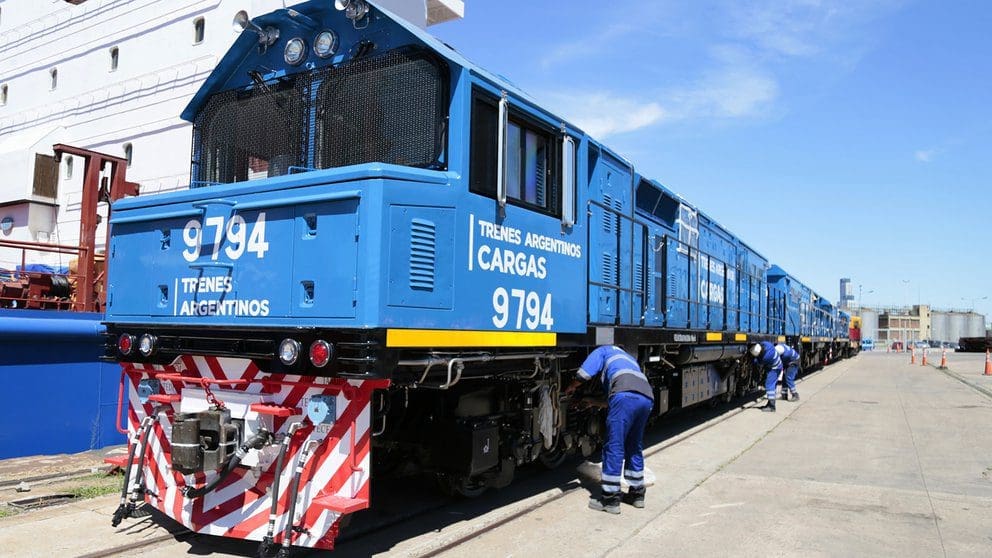 El Gobierno rechazó extender las concesiones de los servicios de trenes de carga y se hará cargo del servicio