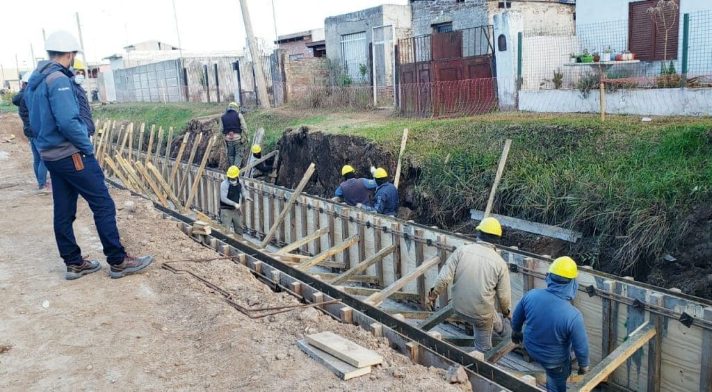 Venado Tuerto: El intendente y funcionarios provinciales recorrieron obra hídrica que se construye en Barrio Ciudad Nueva Venado Tuerto: El intendente y funcionarios provinciales recorrieron obra hídrica que se construye en Barrio Ciudad Nueva