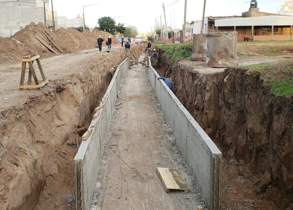 Venado Tuerto: El intendente y funcionarios provinciales recorrieron obra hídrica que se construye en Barrio Ciudad Nueva Venado Tuerto: El intendente y funcionarios provinciales recorrieron obra hídrica que se construye en Barrio Ciudad Nueva