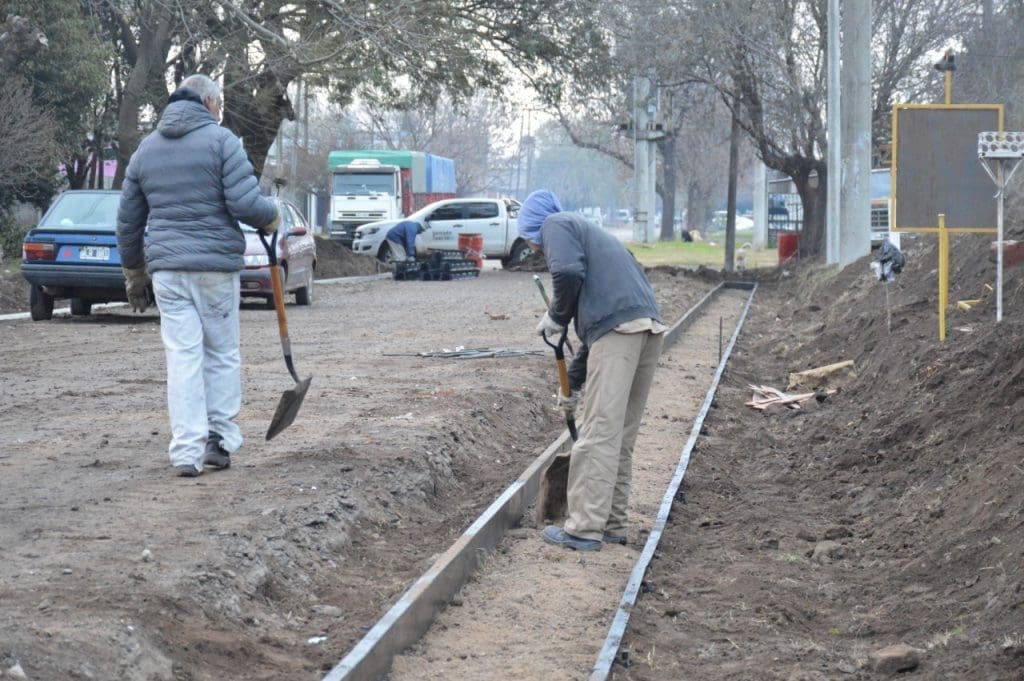 Venado Tuerto: El gobierno municipal sigue adelante con su plan de construcción de cordones cuneta Venado Tuerto: El gobierno municipal sigue adelante con su plan de construcción de cordones cuneta