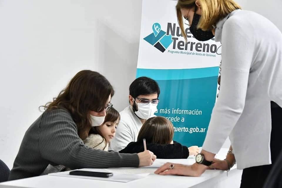 Venado Tuerto: Los vecinos ganadores de los terrenos municipales inician la firma de sus boletos de compra-venta
