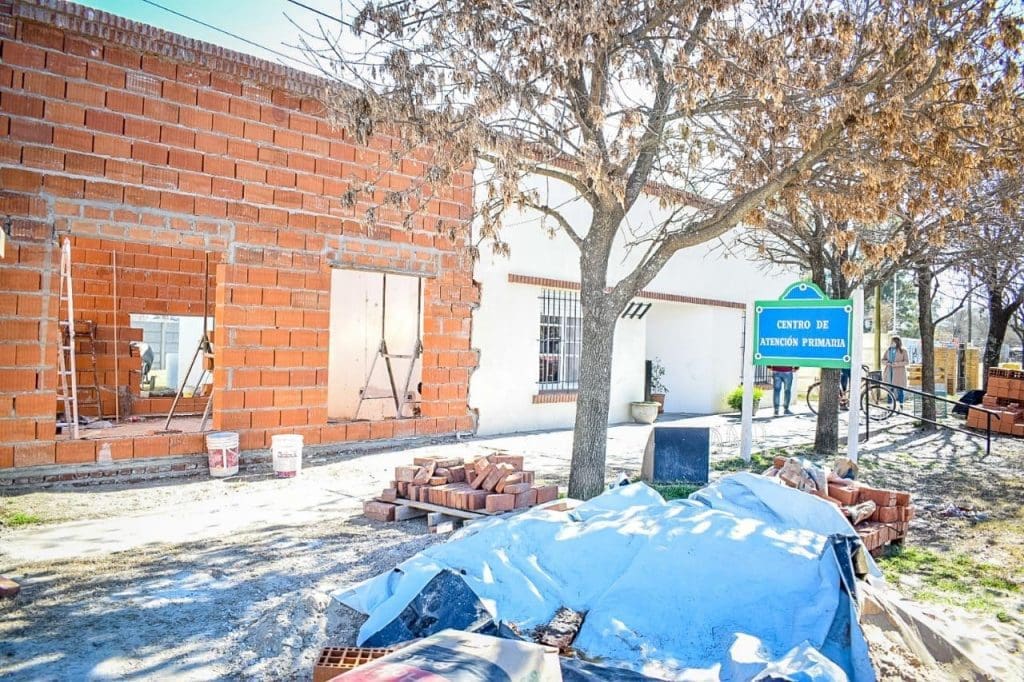 Enrico visitó Maggiolo y apoyó a las instituciones y obras comunales