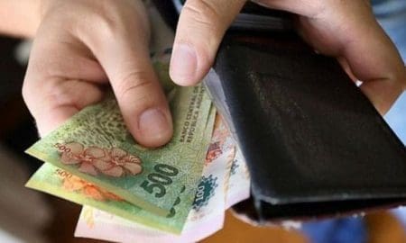 Por la inflación, el Gobierno sube por decreto el salario mínimo a $29.160
