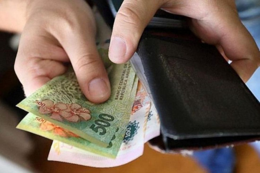 Por la inflación, el Gobierno sube por decreto el salario mínimo a $29.160