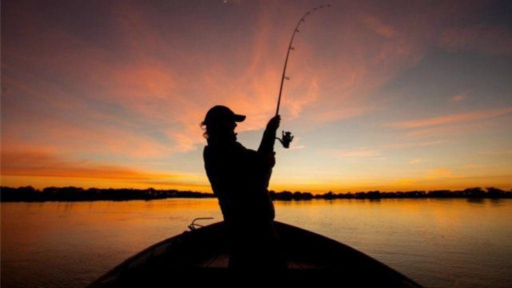 La provincia extendió el horario de cierre de locales gastronómicos y habilitó la pesca deportiva