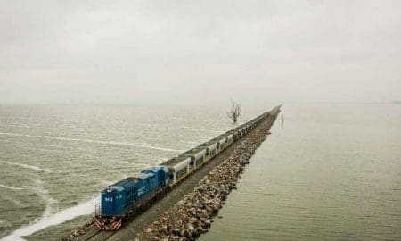 Tras 4 años sin operaciones, las vías del tren de cargas sobre la laguna La Picasa ya están rehabilitadas al 70%