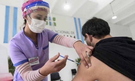 Docena: "Las tres vacunas que hay en Argentina se pueden combinar sin problema"