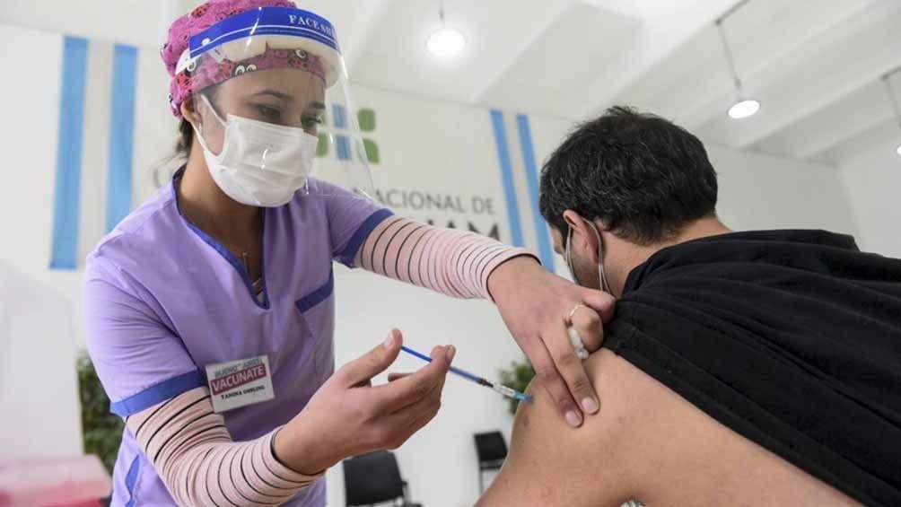 Docena: "Las tres vacunas que hay en Argentina se pueden combinar sin problema"
