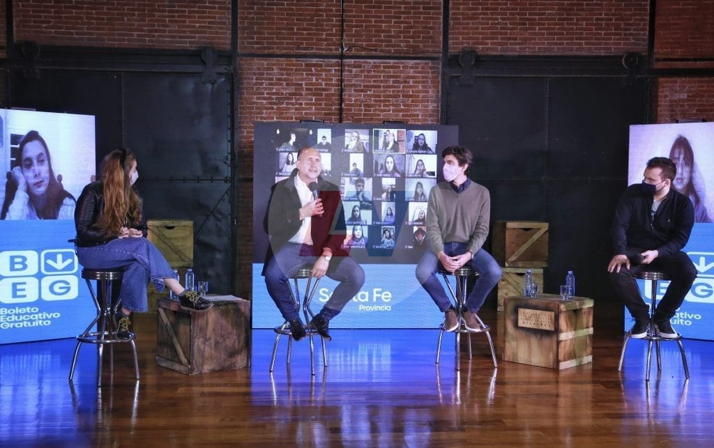 Perotti anunció el envío a la legislatura de un proyecto para establecer el voto joven desde los 16 años Perotti anunció el envío a la legislatura de un proyecto para establecer el voto joven desde los 16 años