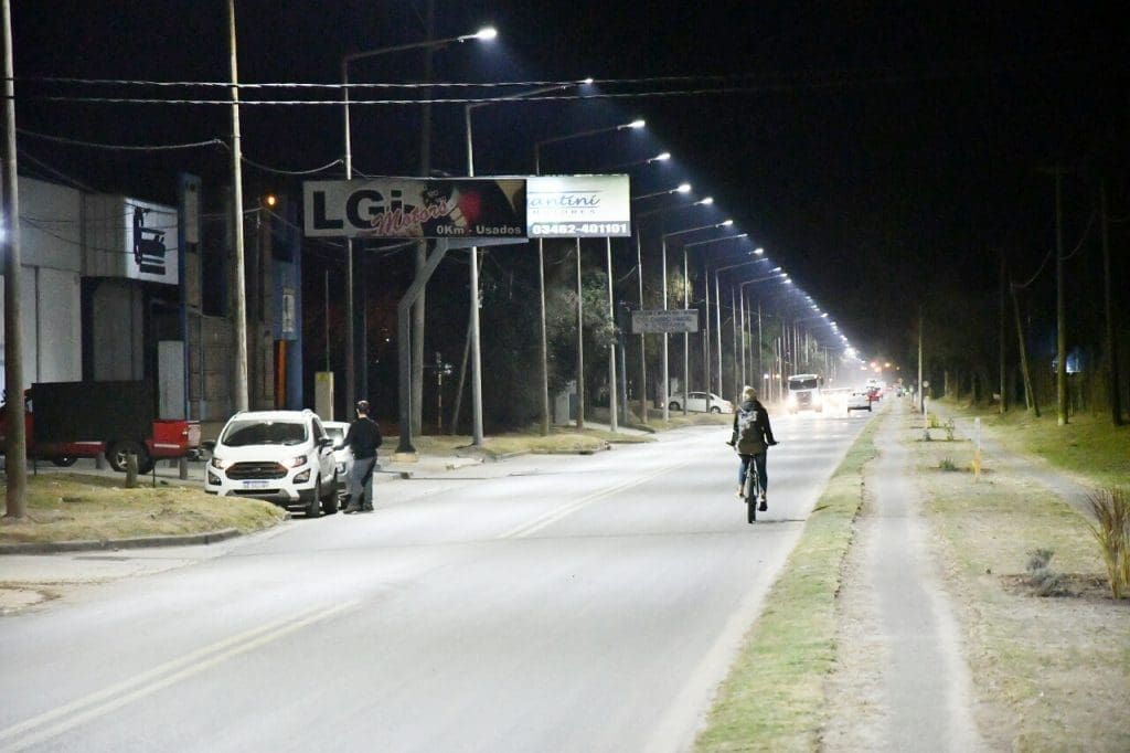 Venado Tuerto: Chiarella y la Cooperativa Eléctrica inauguraron la nueva iluminación LED de Avenida Santa Fe Venado Tuerto: Chiarella y la Cooperativa Eléctrica inauguraron la nueva iluminación LED de Avenida Santa Fe