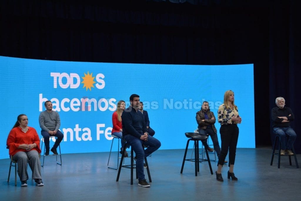Sacnun encabezó el acto de apoyo a los candidatos de la lista de Cristina en Santa Fe Sacnun encabezó el acto de apoyo a los candidatos de la lista de Cristina en Santa Fe