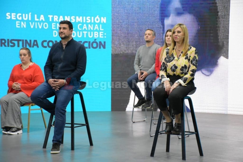 Sacnun encabezó el acto de apoyo a los candidatos de la lista de Cristina en Santa Fe Sacnun encabezó el acto de apoyo a los candidatos de la lista de Cristina en Santa Fe