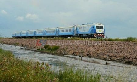 La Picasa: Un tren de pasajeros volvió a circular por el pedraplén de la laguna