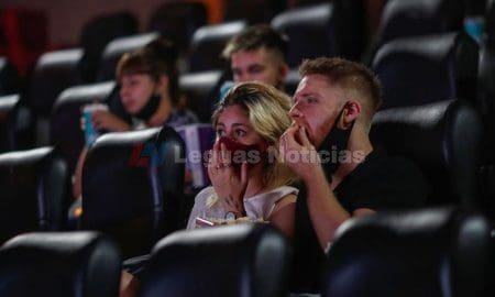 Otorgan $5000 a jóvenes de bajos recursos para usar en cines, recitales y “bienes y servicios culturales”