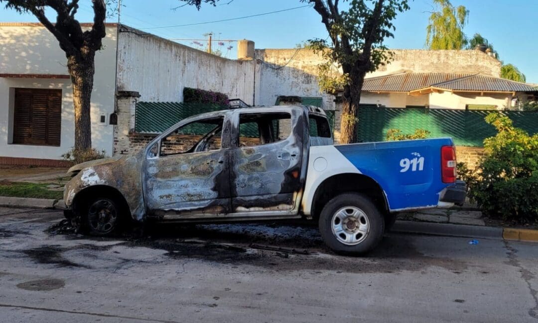 Sancti Spítitu: Detuvieron a quien sería el autor del incendio de los móviles policiales Sancti Spítitu: Detuvieron a quien sería el autor del incendio de los móviles policiales