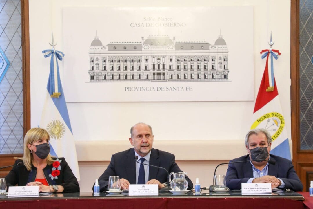 Perotti se reunió con representantes de los bloques de la Cámara de Diputados de la provincia