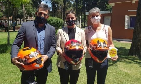 La APSV entregó cascos y chalecos a motociclistas de Venado Tuerto