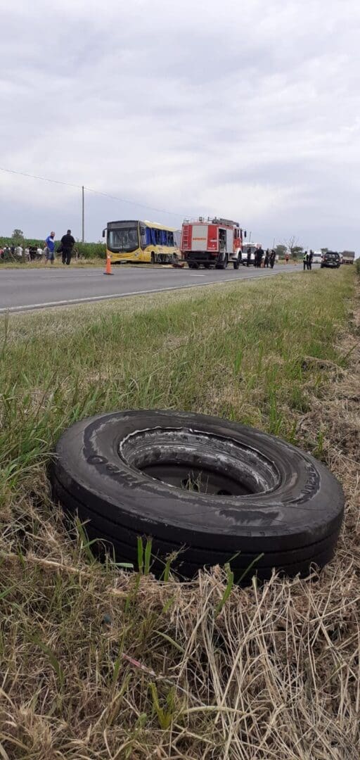 Ruta 33: Colectivo de La Verde provocó fuerte accidente de tránsito Ruta 33: Colectivo de La Verde provocó fuerte accidente de tránsito