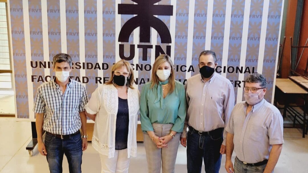 Sacnun entregó la distinción del Senado de la Nación al grupo Descargas Eléctricas de la Regional Venado Tuerto de la UTN