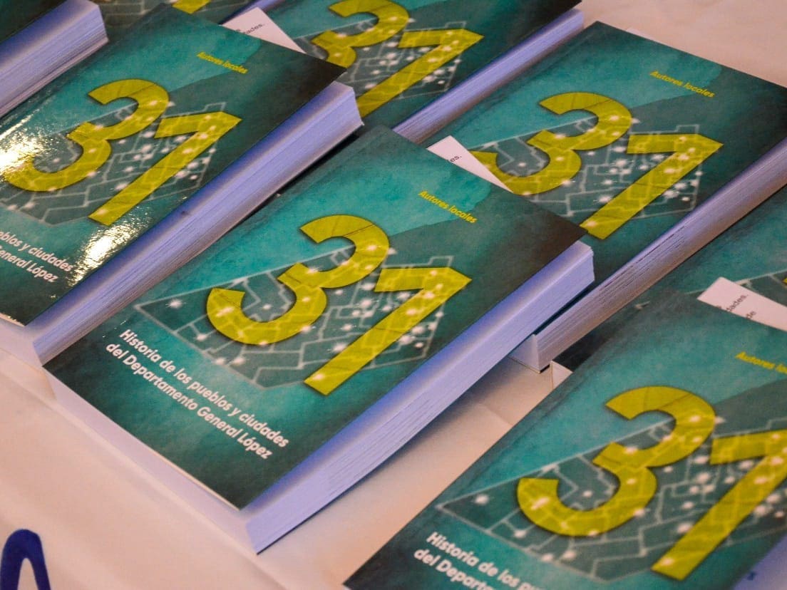 Se presentó "31" el libro impulsado por Lisandro Enrico que resume la historia de las localidades del Departamento General López Se presentó "31" el libro impulsado por Lisandro Enrico que resume la historia de las localidades del Departamento General López