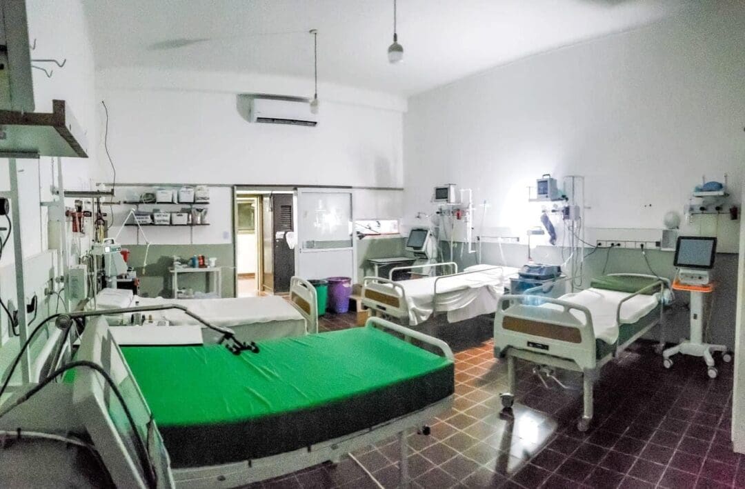 Firmat: Visita del senador Enrico al Hospital, Club Fredriksson y grupos artísticos encuentro
