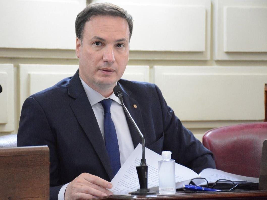 El senador Enrico propone un Ley para otorgar suplemento salarial a los médicos que se hacen cargo de la dirección de hospitales