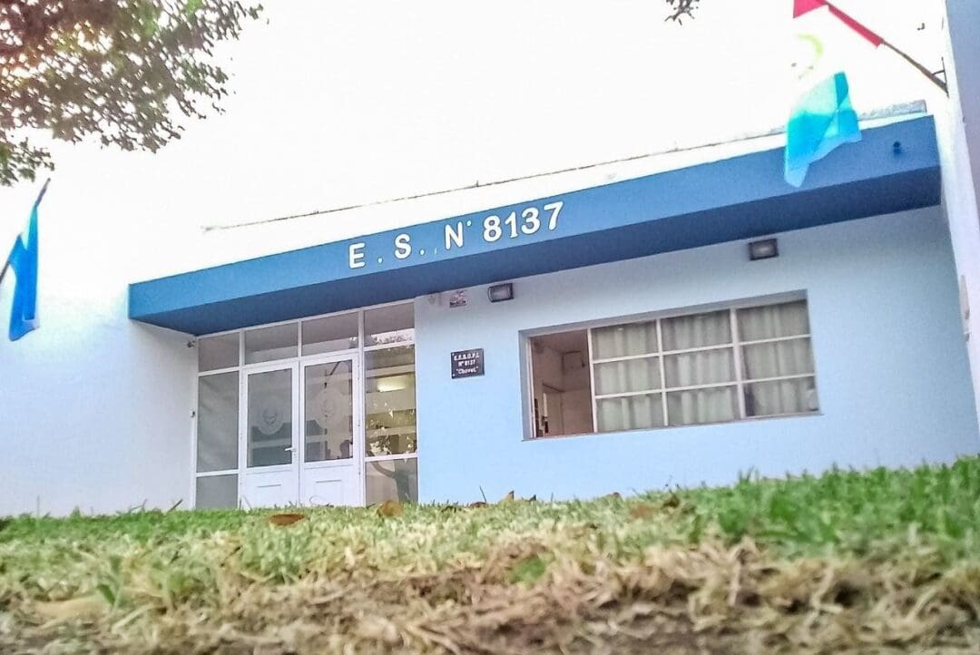 Gestiones del senador Enrico para que se concreten obras edilicias en dos escuelas de Chovet y Rufino