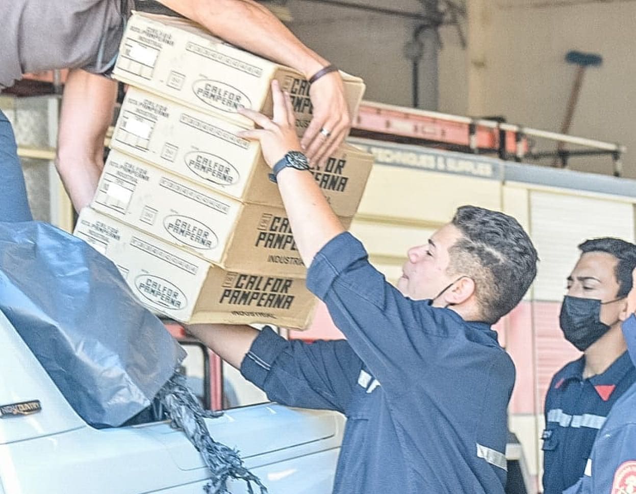 El senador Enrico presente en Corrientes para colaborar con los Bomberos El senador Enrico presente en Corrientes para colaborar con los Bomberos