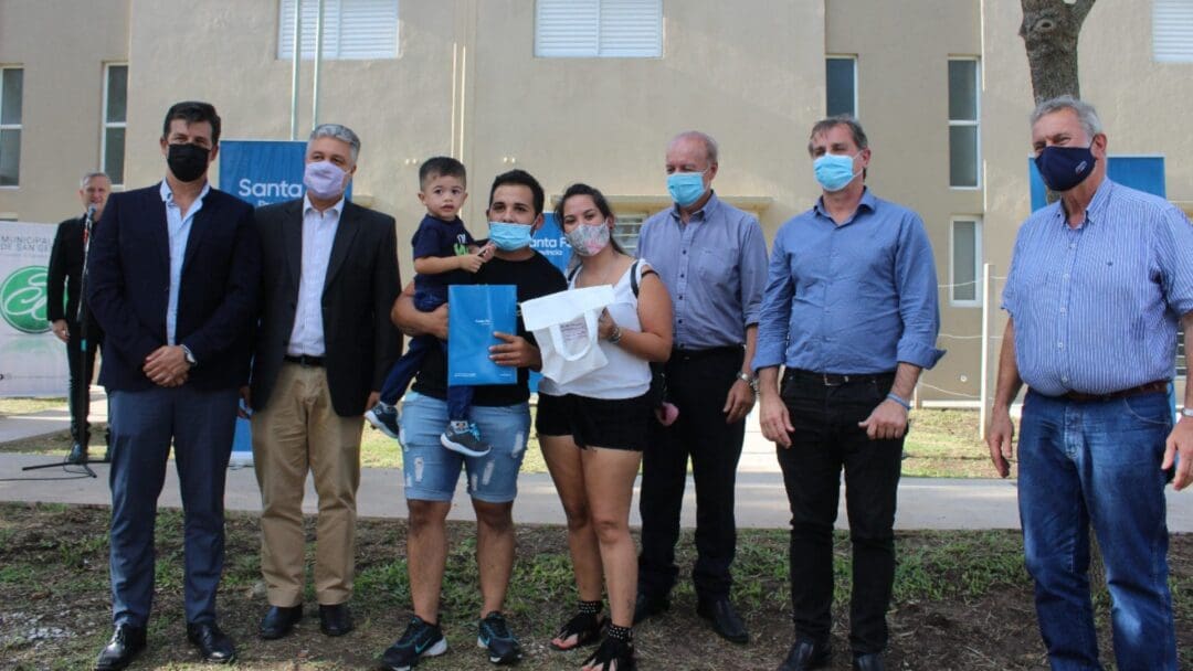 La provincia entregó viviendas y escrituras en los departamentos San Jerónimo y General López La provincia entregó viviendas y escrituras en los departamentos San Jerónimo y General López