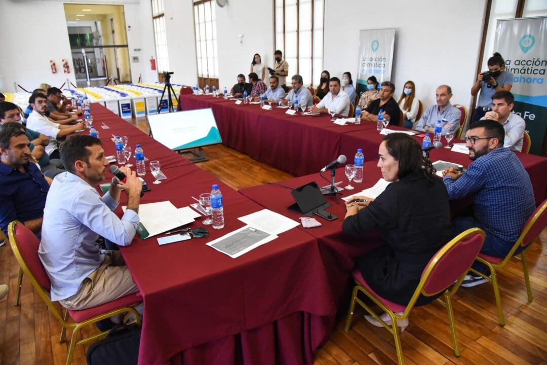 Provincia y Nación presentaron el programa de Capacitación Ambiental para municipios y comunas Provincia y Nación presentaron el programa de Capacitación Ambiental para municipios y comunas