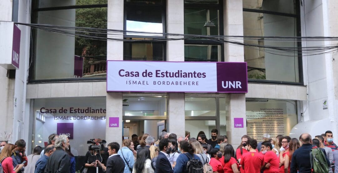 Perotti participó junto a Perczyk de la inauguración de una residencia universitaria en Rosario