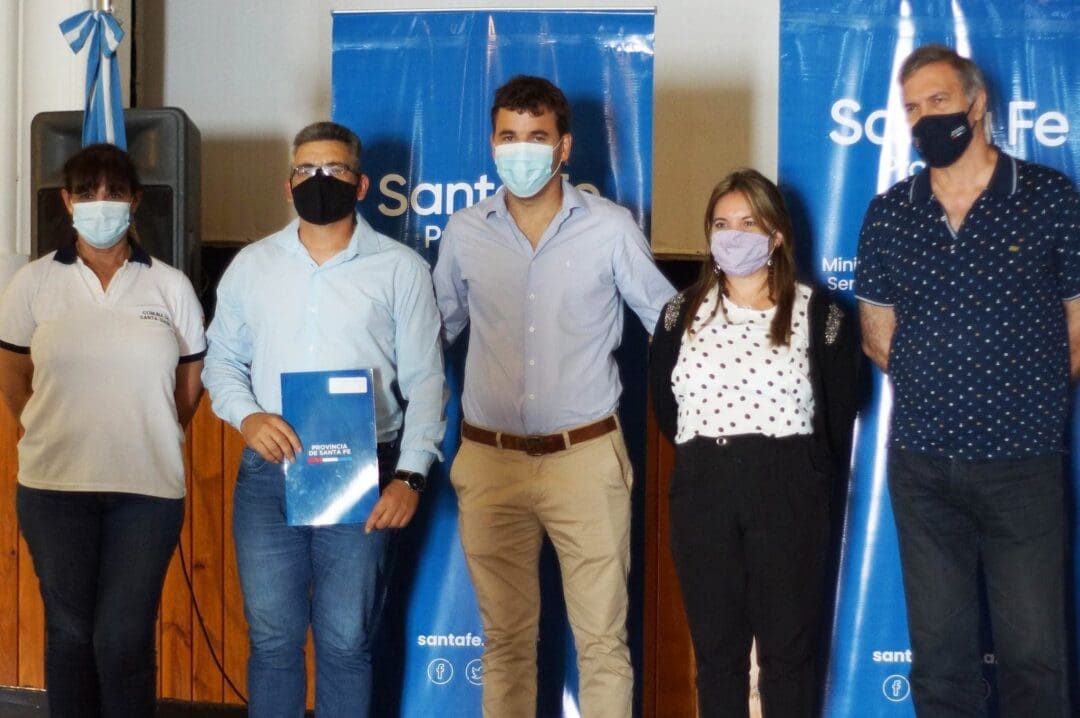 La provincia entregó viviendas y escrituras en los departamentos San Jerónimo y General López La provincia entregó viviendas y escrituras en los departamentos San Jerónimo y General López