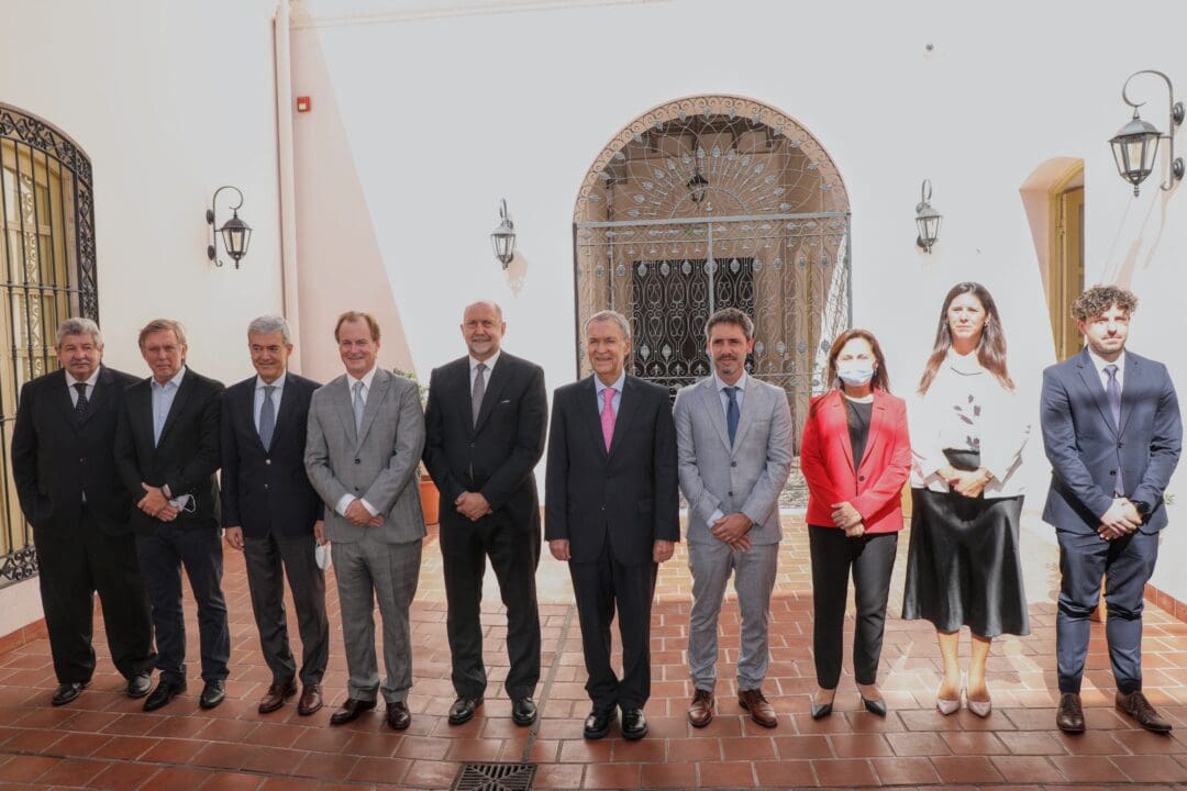 Perotti encabezó el acto de traspaso de la Presidencia pro tempore de la Región Centro a su par cordobés, Juan Schiaretti Perotti encabezó el acto de traspaso de la Presidencia pro tempore de la Región Centro a su par cordobés, Juan Schiaretti