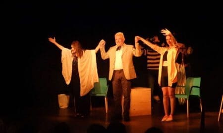 Teodelina: A sala llena se presentó la comedia teatral "Nunca es tarde"