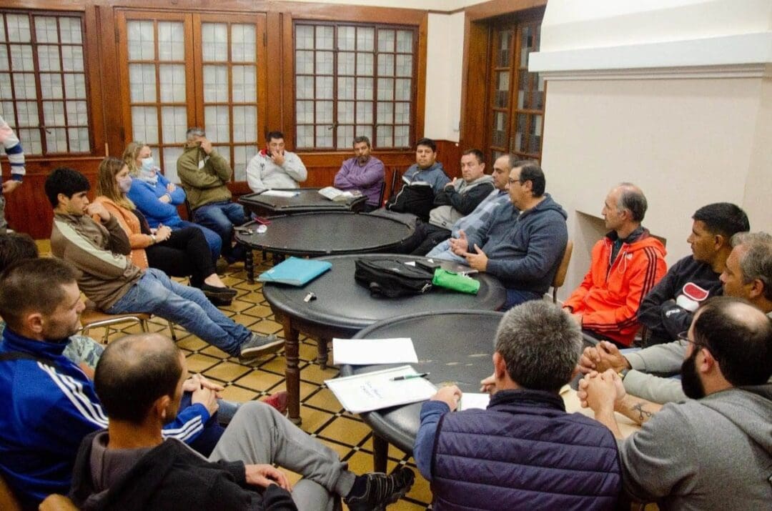 Silvia Ciancio y Georgina Orciani se reunieron con representantes del fútbol infantil en el sur santafesino Silvia Ciancio y Georgina Orciani se reunieron con representantes del fútbol infantil en el sur santafesino
