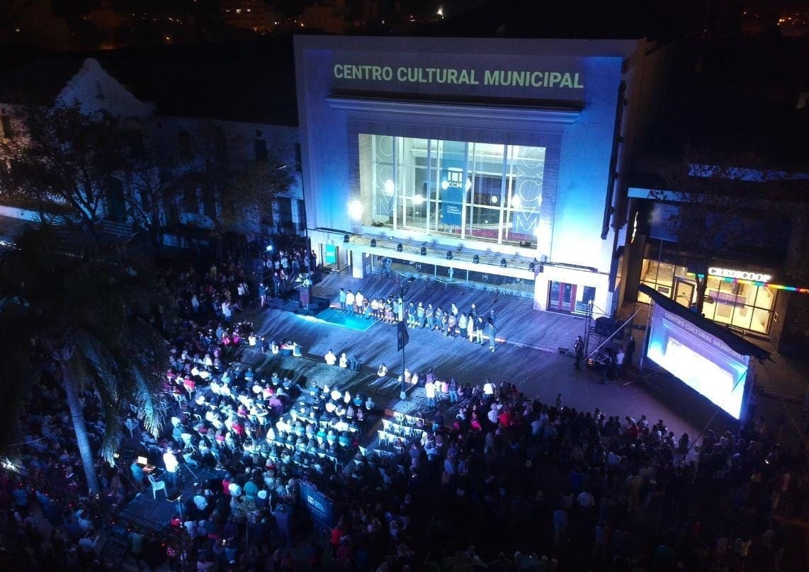 Venado Tuerto: Noche histórica en la ciudad, Chiarella encabezó la reapertura del Centro Cultural Municipal Venado Tuerto: Noche histórica en la ciudad, Chiarella encabezó la reapertura del Centro Cultural Municipal
