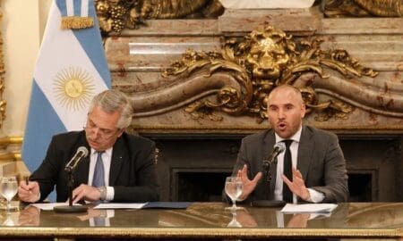 Monotributistas, jubilados y trabajadores informales: El detalle de los bonos que anunciaron el Presidente y Guzmán