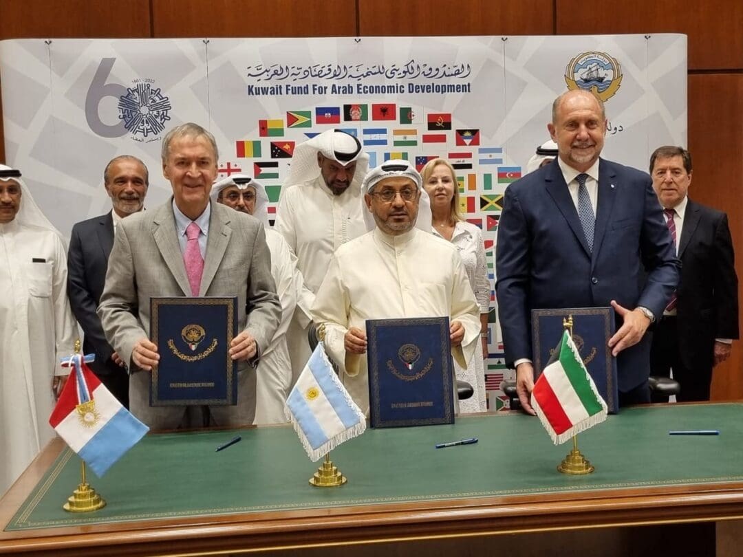 Perotti y Schiaretti firmaron en Kuwait el crédito para iniciar la construcción del acueducto biprovincial Santa Fe – Córdoba Perotti y Schiaretti firmaron en Kuwait el crédito para iniciar la construcción del acueducto biprovincial Santa Fe – Córdoba