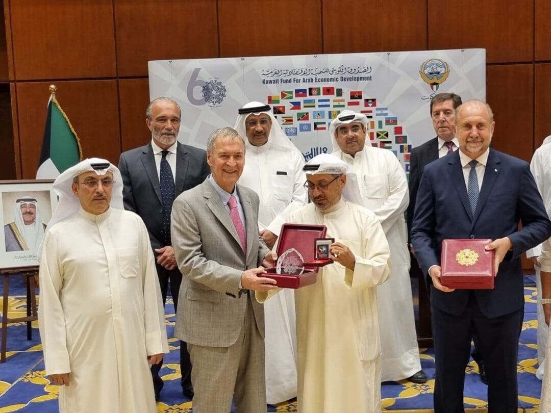 Perotti y Schiaretti firmaron en Kuwait el crédito para iniciar la construcción del acueducto biprovincial Santa Fe – Córdoba Perotti y Schiaretti firmaron en Kuwait el crédito para iniciar la construcción del acueducto biprovincial Santa Fe – Córdoba