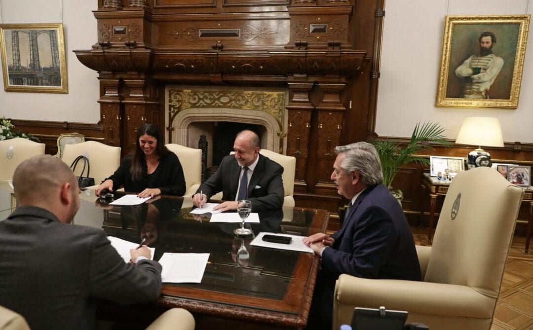 Provincia y Nación firmaron los convenios para regularizar la deuda de coparticipación Provincia y Nación firmaron los convenios para regularizar la deuda de coparticipación