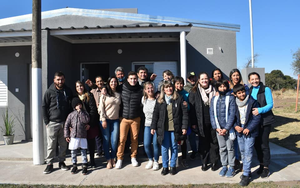 Sancti Spíritu: La Comuna volvió a construir y entregar viviendas a 8 familias