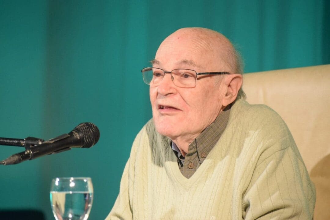 El senador Enrico junto a Carlos Bleynat presentaron el libro "31" en Firmat