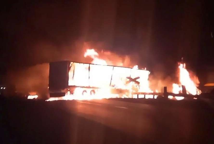 Tragedia en Rufino: Un camión chocó al tren, se prendió fuego y su conductor murió calcinado
