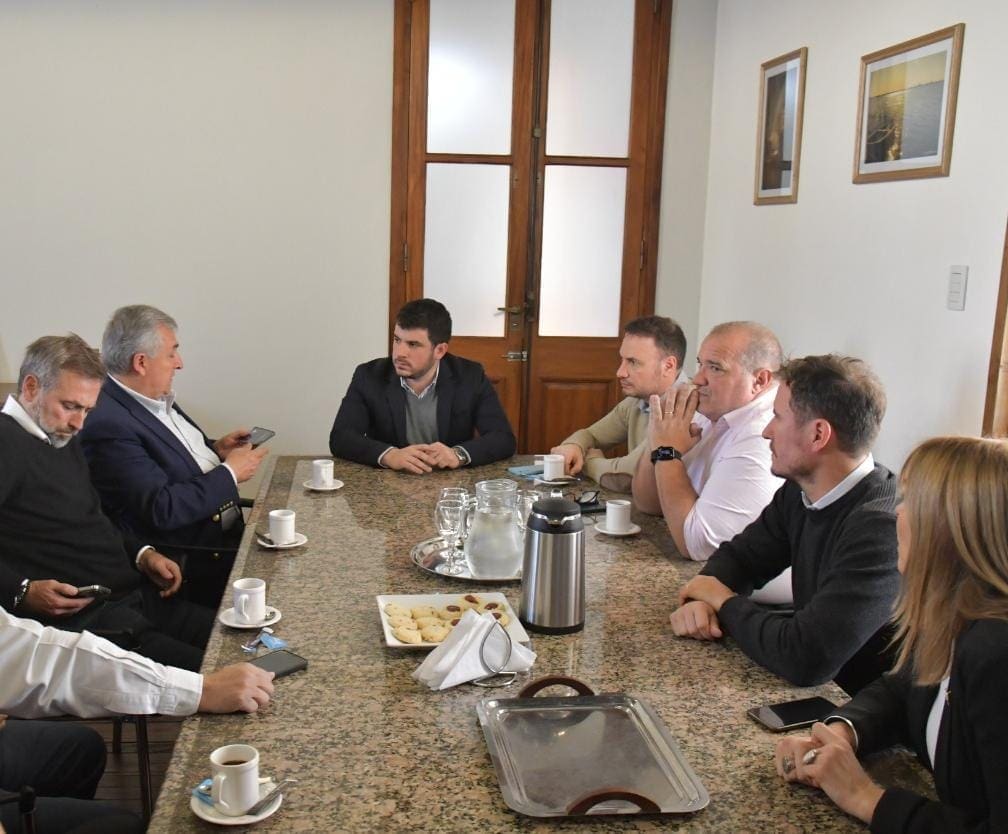 Gerardo Morales visitó Venado Tuerto para conocer la gestión de Chiarella y la experiencia de Primero Venado Gerardo Morales visitó Venado Tuerto para conocer la gestión de Chiarella y la experiencia de Primero Venado