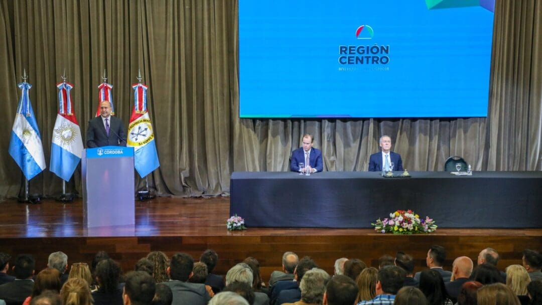 Perotti participó de la junta de gobernadores de la Región Centro en Córdoba Perotti participó de la junta de gobernadores de la Región Centro en Córdoba