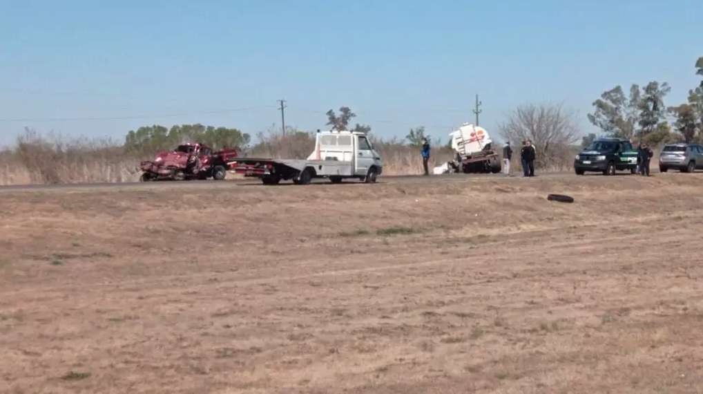 Alerta Ruta 33: Un muerto por choque entre un camión y una camioneta, la ruta permanece cortada Alerta Ruta 33: Un muerto por choque entre un camión y una camioneta, la ruta permanece cortada