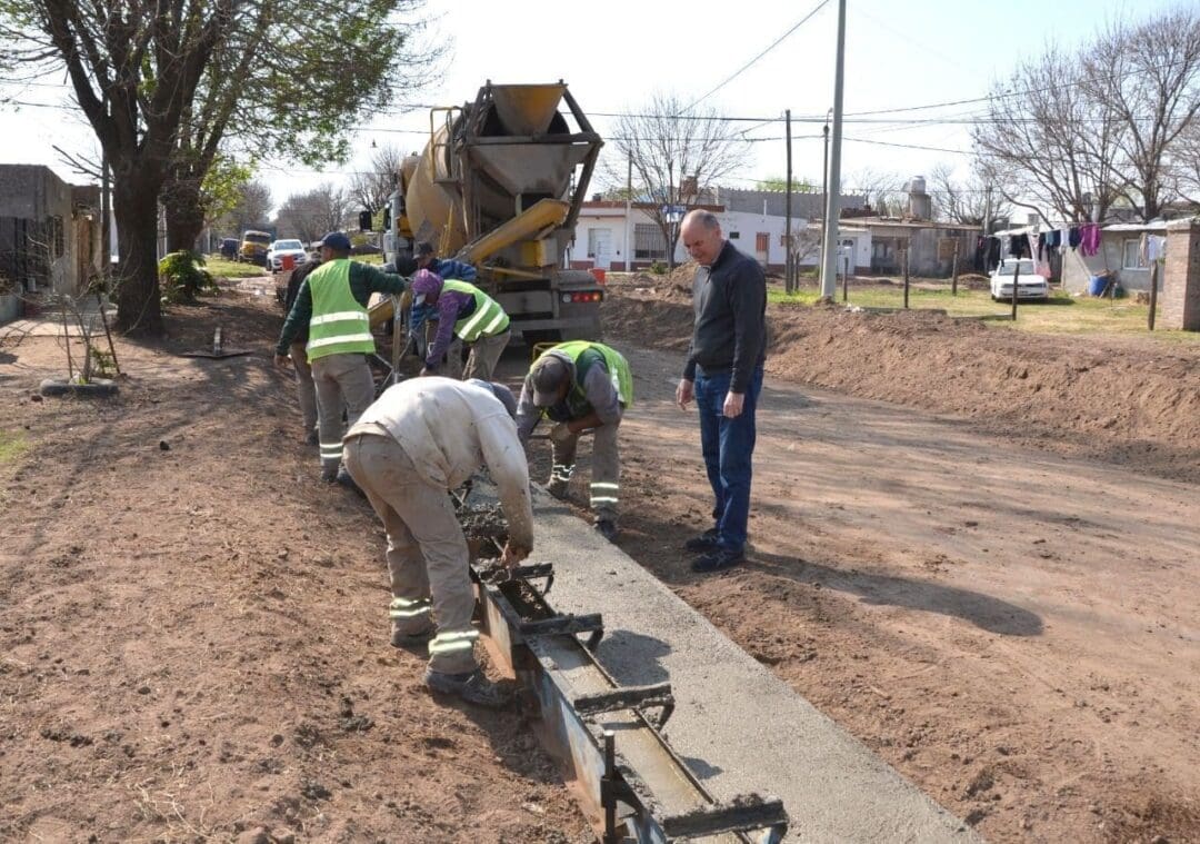 Villa Cañás: Obra de cordón cuneta en Calle 42
